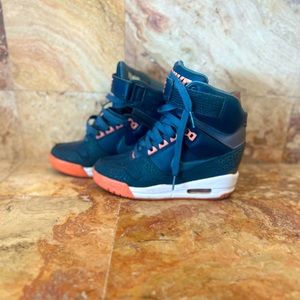 Nike Air Max Revolution sky hi